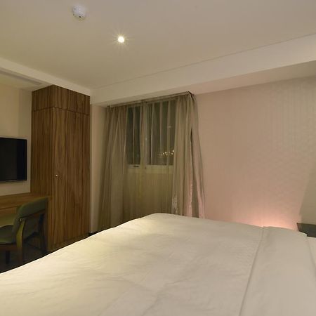 欣欣時尚旅店松山站 Hotel Taipé Exterior foto