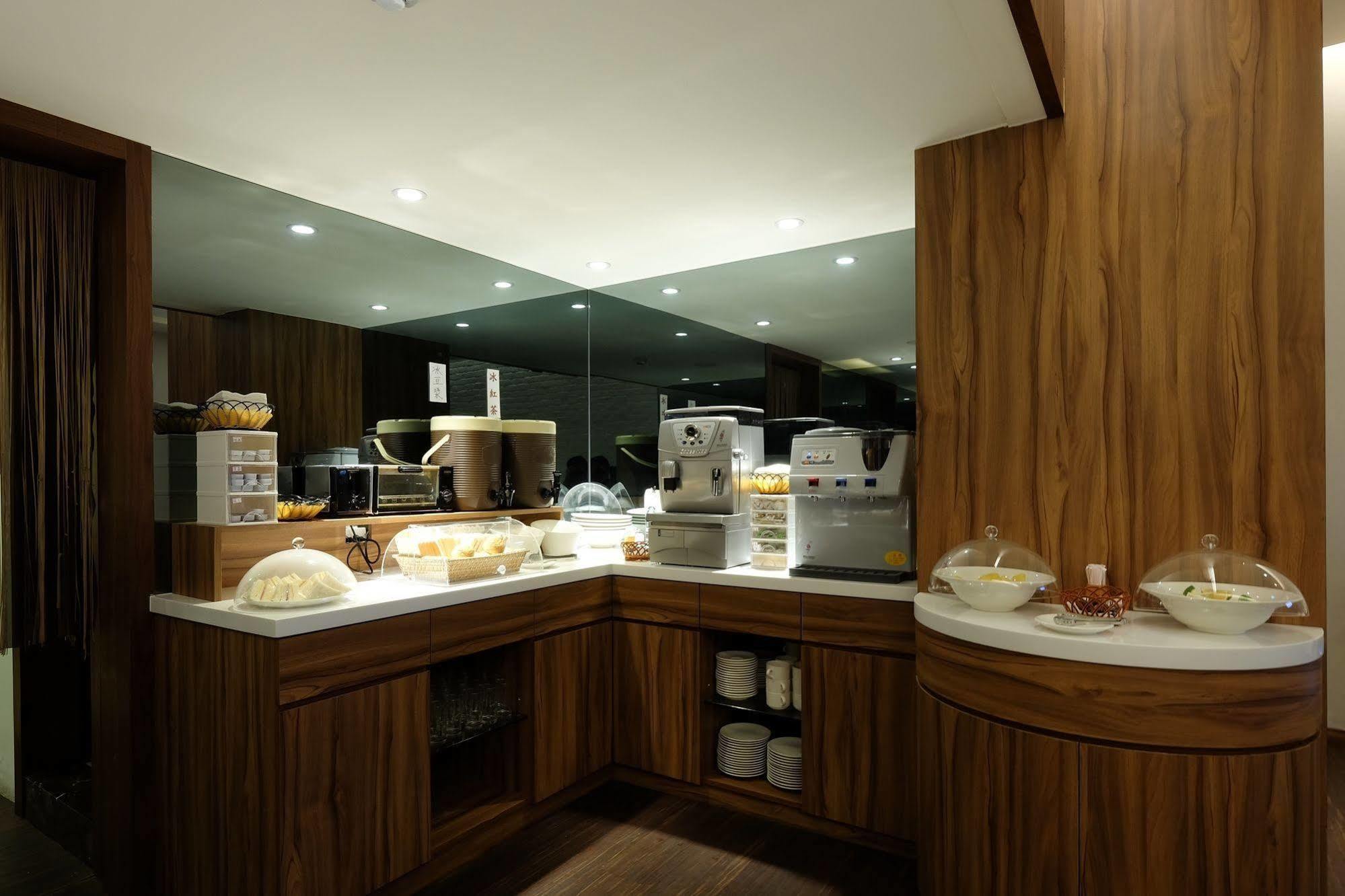 欣欣時尚旅店松山站 Hotel Taipé Exterior foto