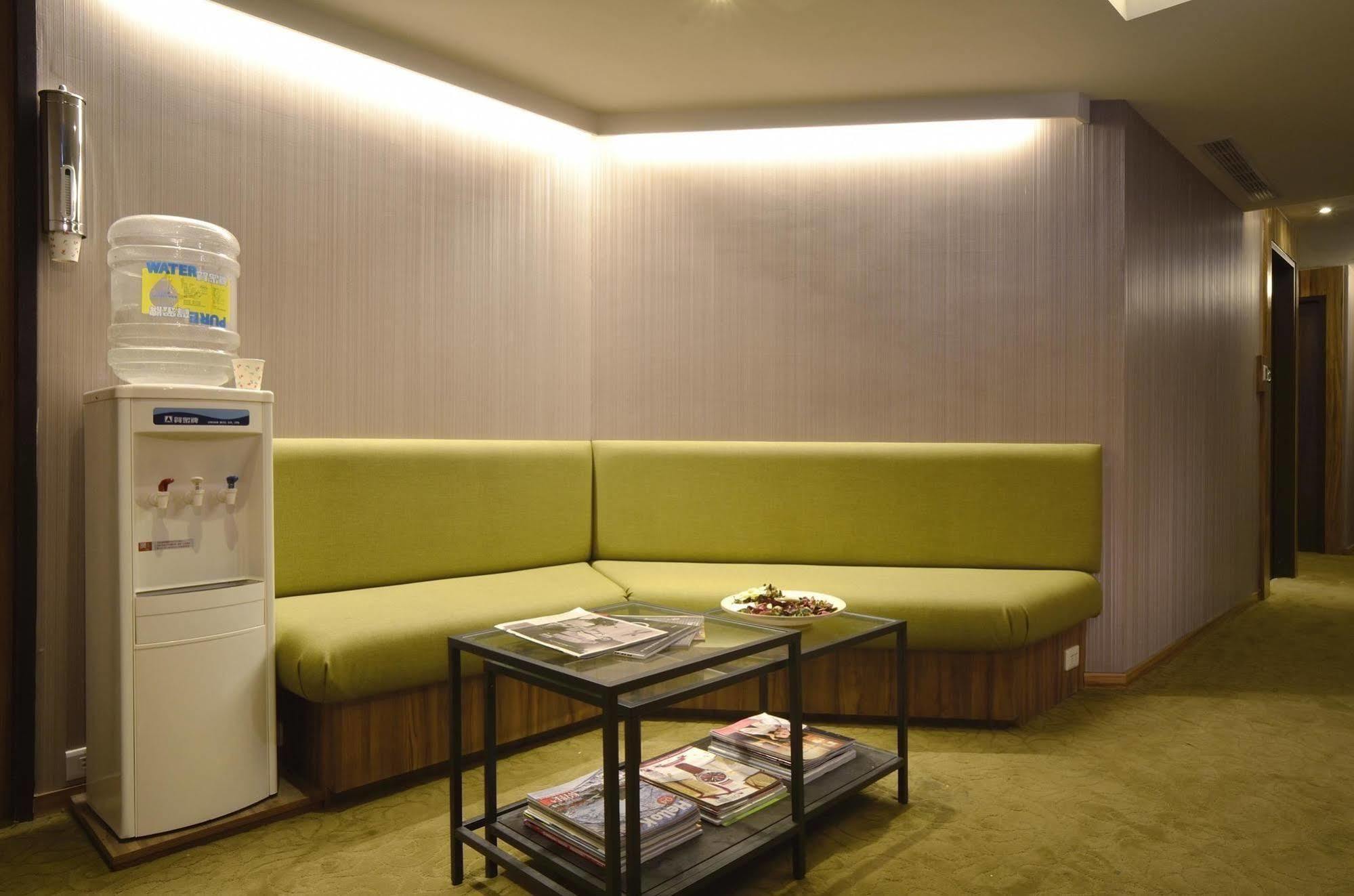 欣欣時尚旅店松山站 Hotel Taipé Exterior foto
